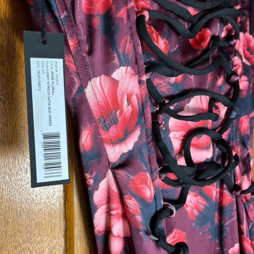 💥HP💥🆕NWT TA3 “Seamed Lushy Satin” Pencil Dress -zipper slit– XS Cranberry Floral - Picture 16 of 16